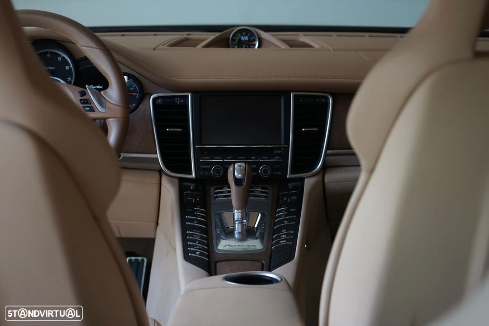 Porsche Panamera Turbo PDK - 24