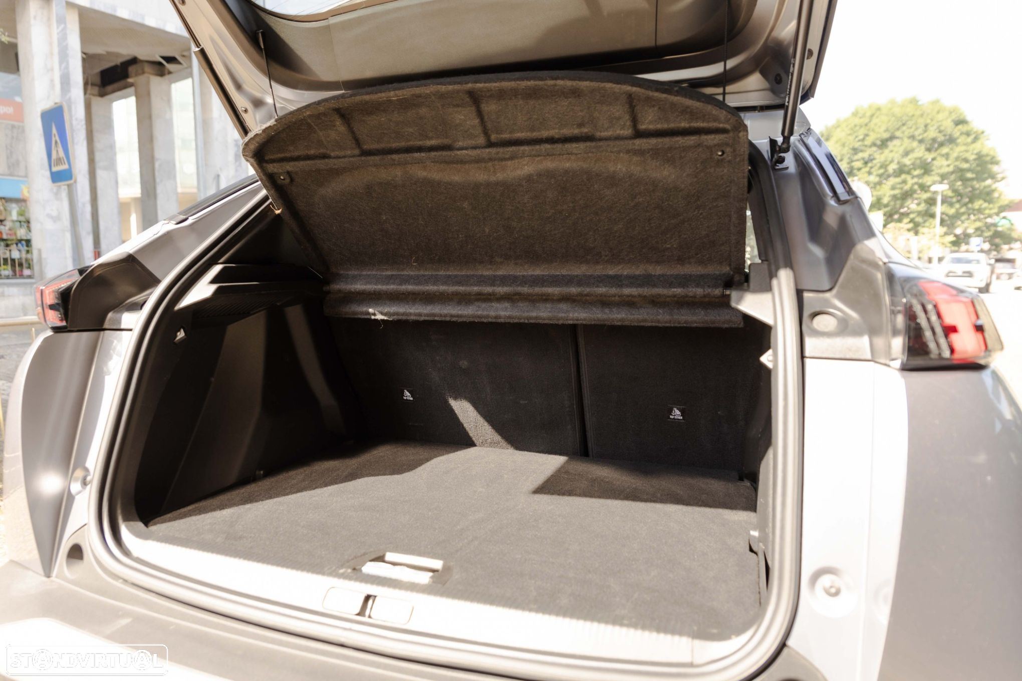 Peugeot 2008 1.2 PureTech Allure - 19
