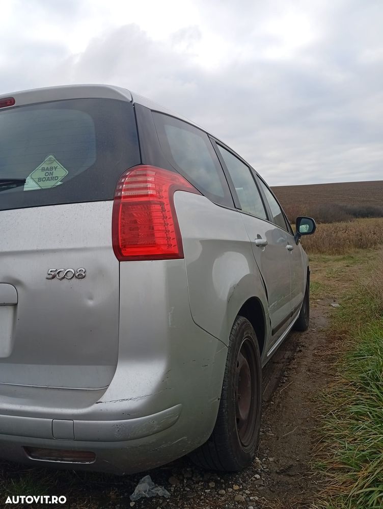 Peugeot 5008 HDI FAP 110 EGS6 Premium - 6