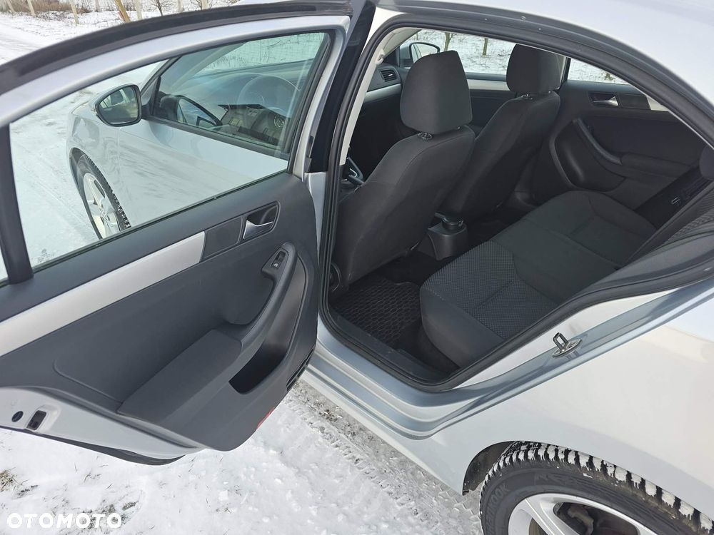 Volkswagen Jetta 1.6 TDI Trendline - 18