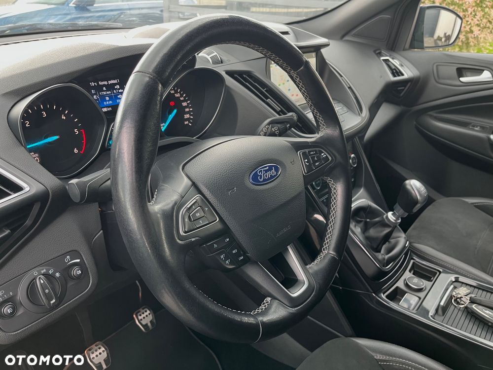 Ford Kuga 2.0 TDCi 2x4 ST-Line - 9