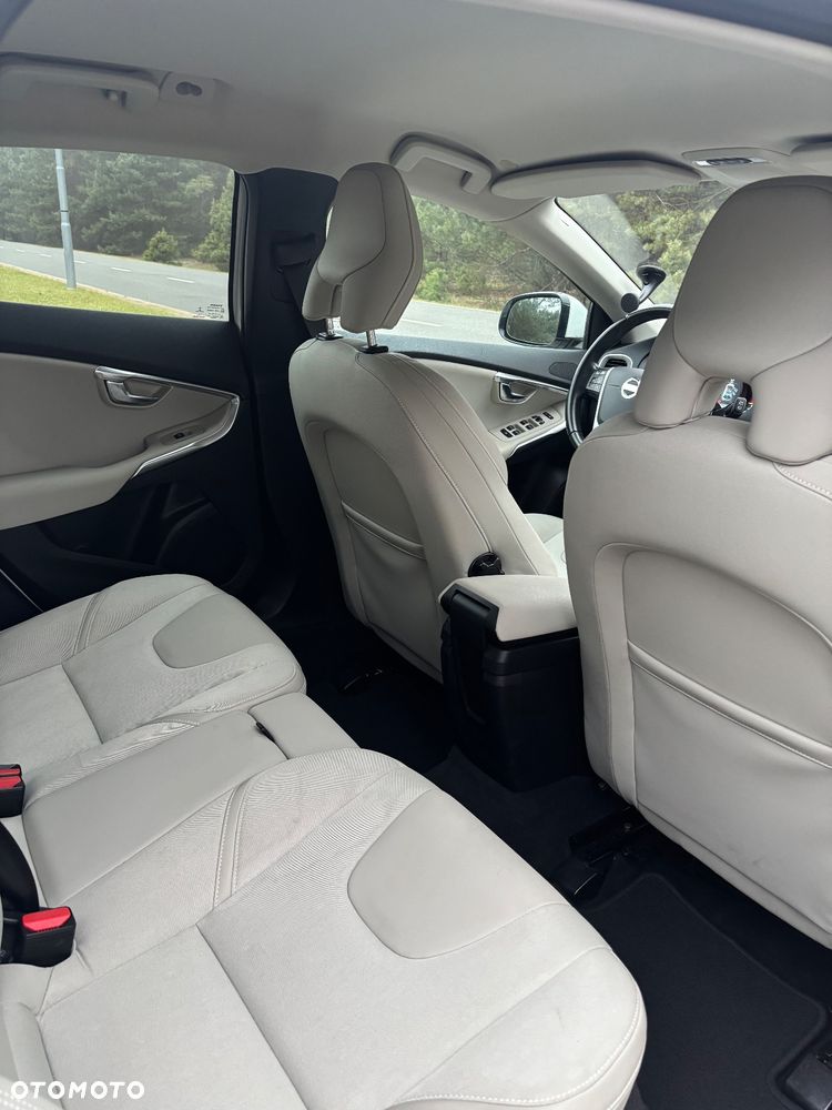 Volvo V40 D2 Momentum - 14