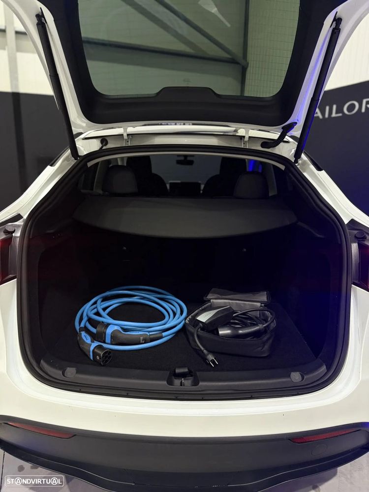 Tesla Model Y Long Range Dual Motor AWD - 38