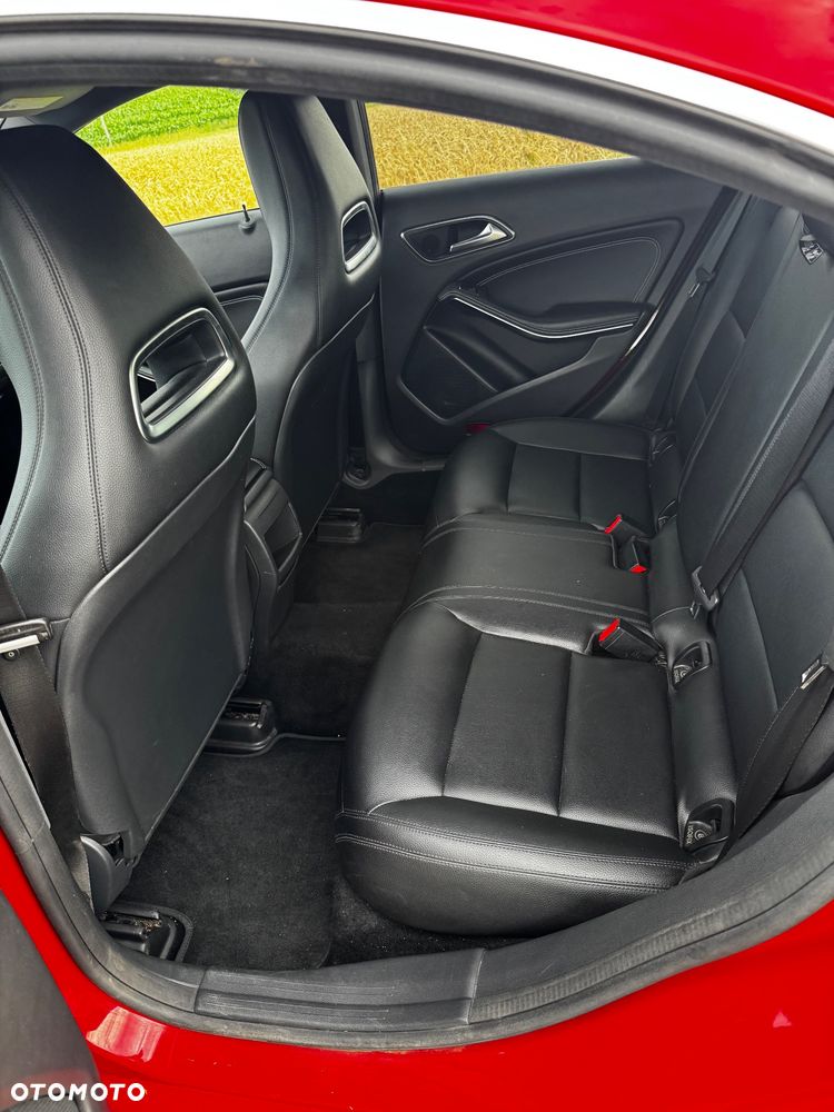 Mercedes-Benz CLA 250 7G-DCT - 12