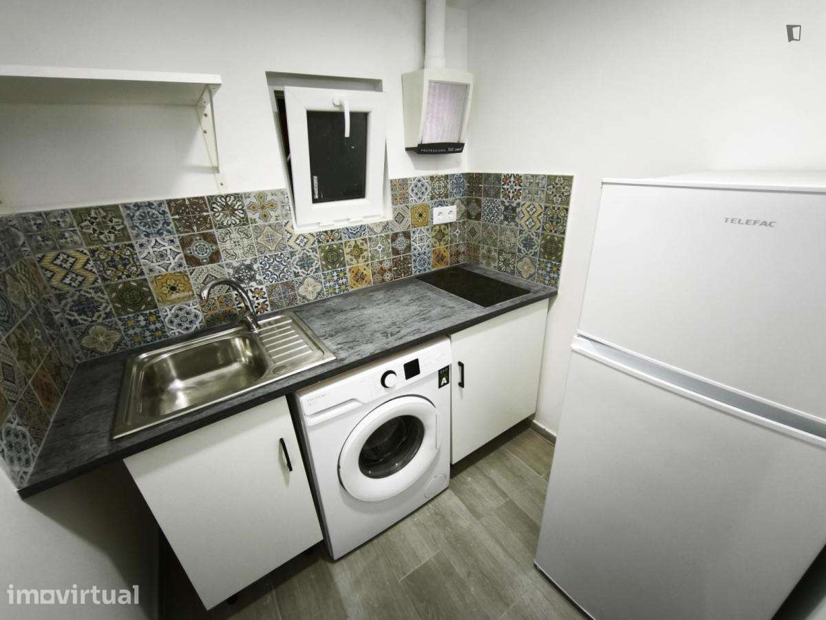 Estúdio - localizado em Ramalde Porto - Grande imagem: 5/7