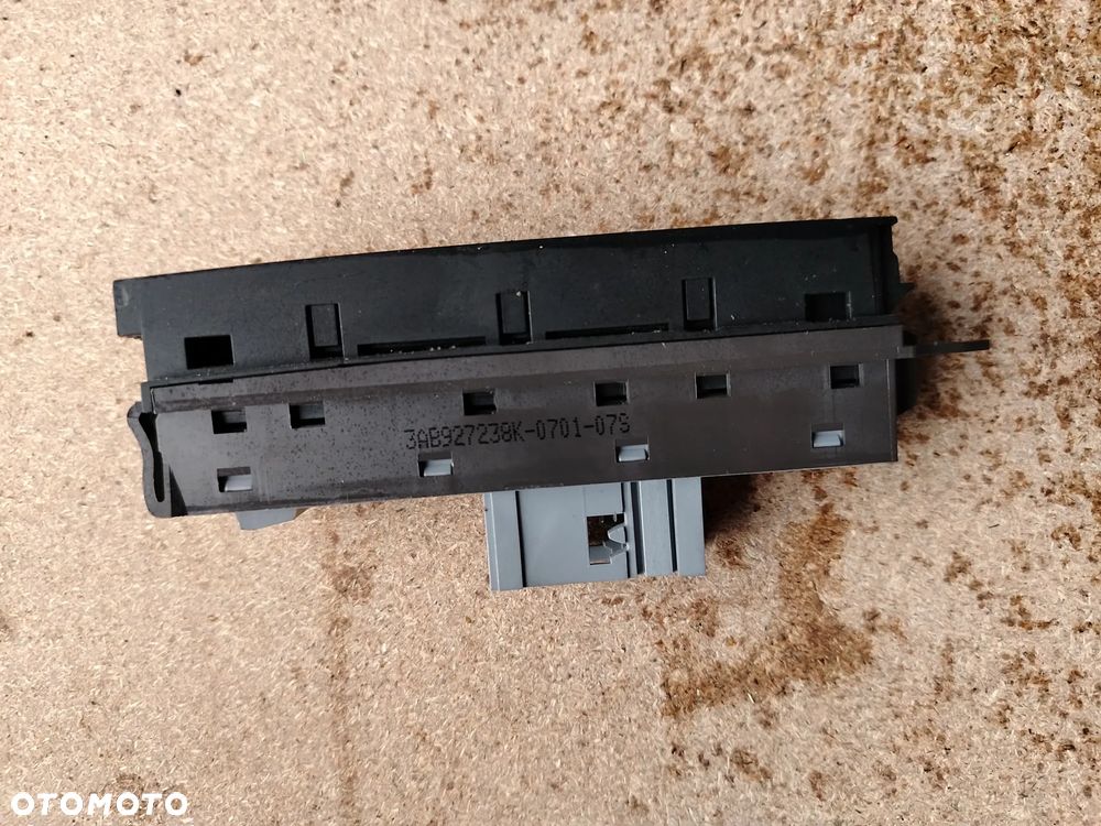 WŁĄCZNIK PRZEŁĄCZNIK ESP PDC VW PASSAT B7 3AB927238K - 2