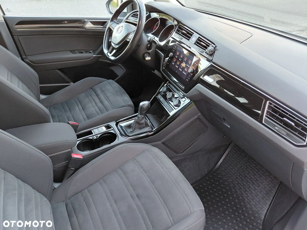 Volkswagen Touran - 21