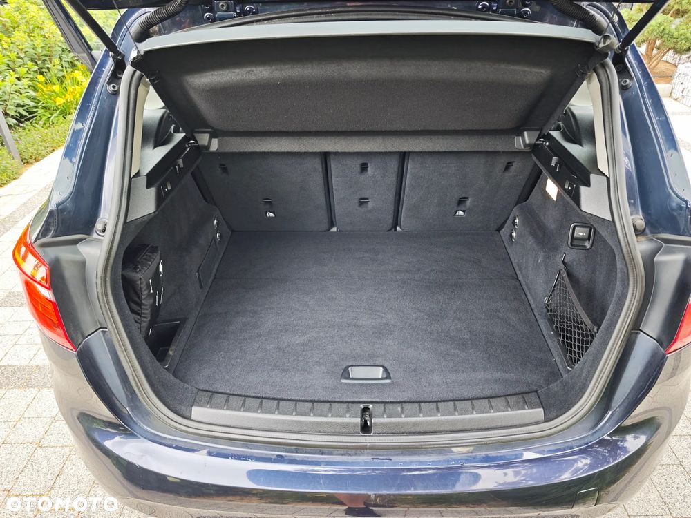 BMW Seria 2 218d - 12
