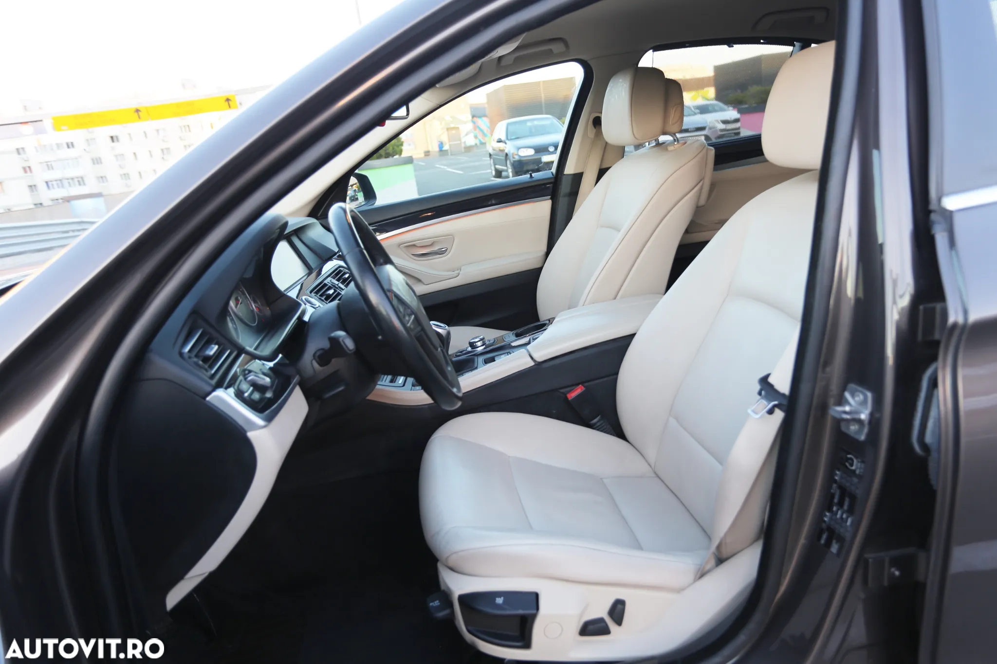 BMW Seria 5 528i - 12