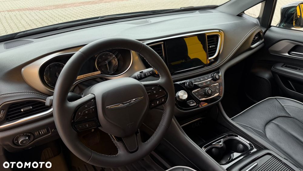 Chrysler Pacifica - 19