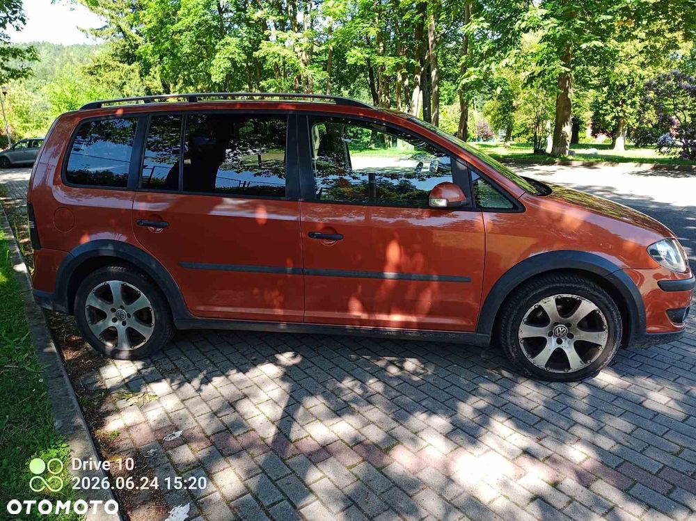 Volkswagen Touran 2.0 TDI DPF Cross DSG - 10