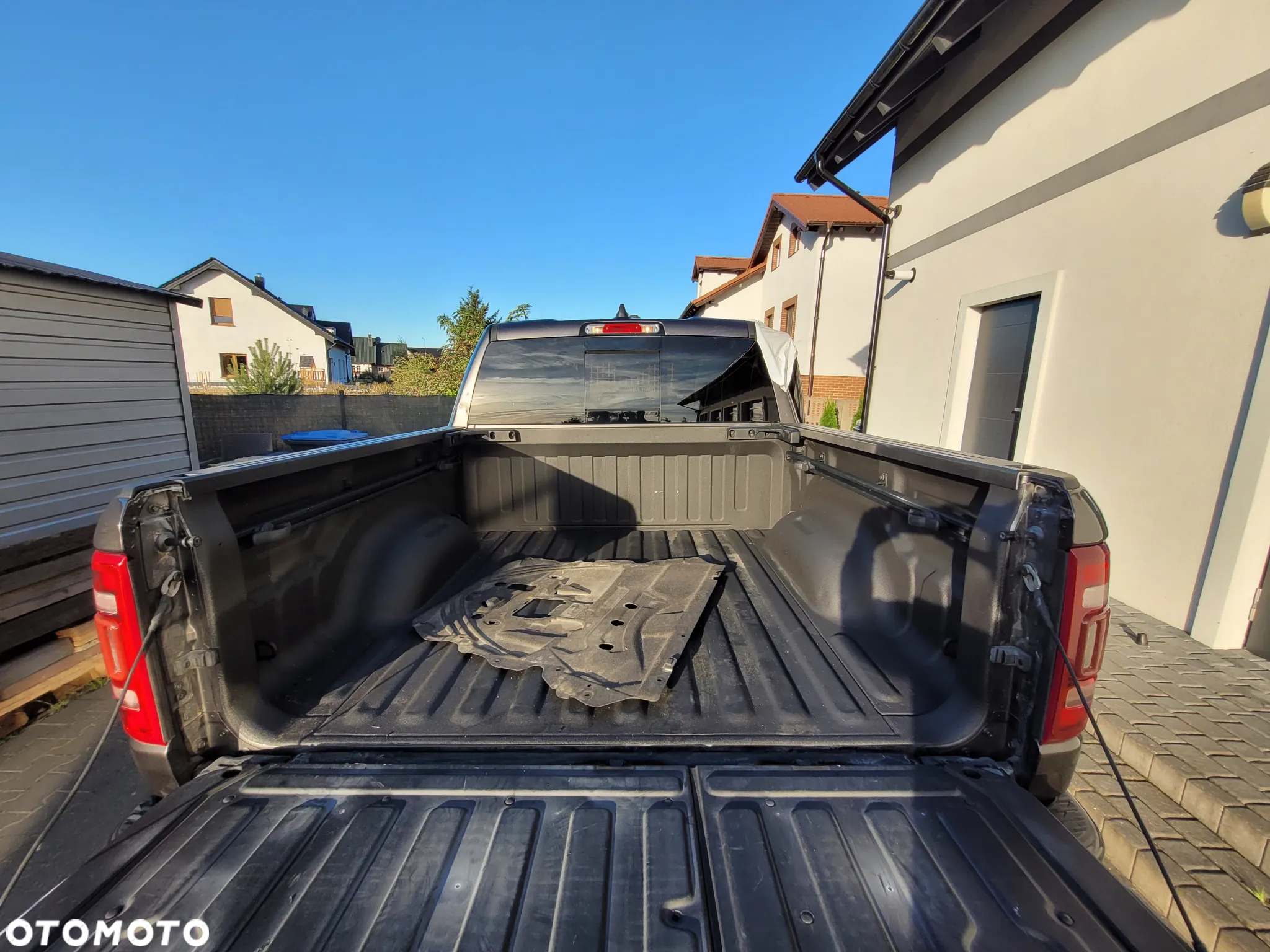 RAM 1500 Crew Cab Shortbed Limited - 15