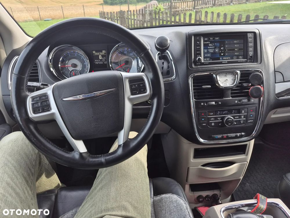 Chrysler Town & Country 3.6 Limited - 14