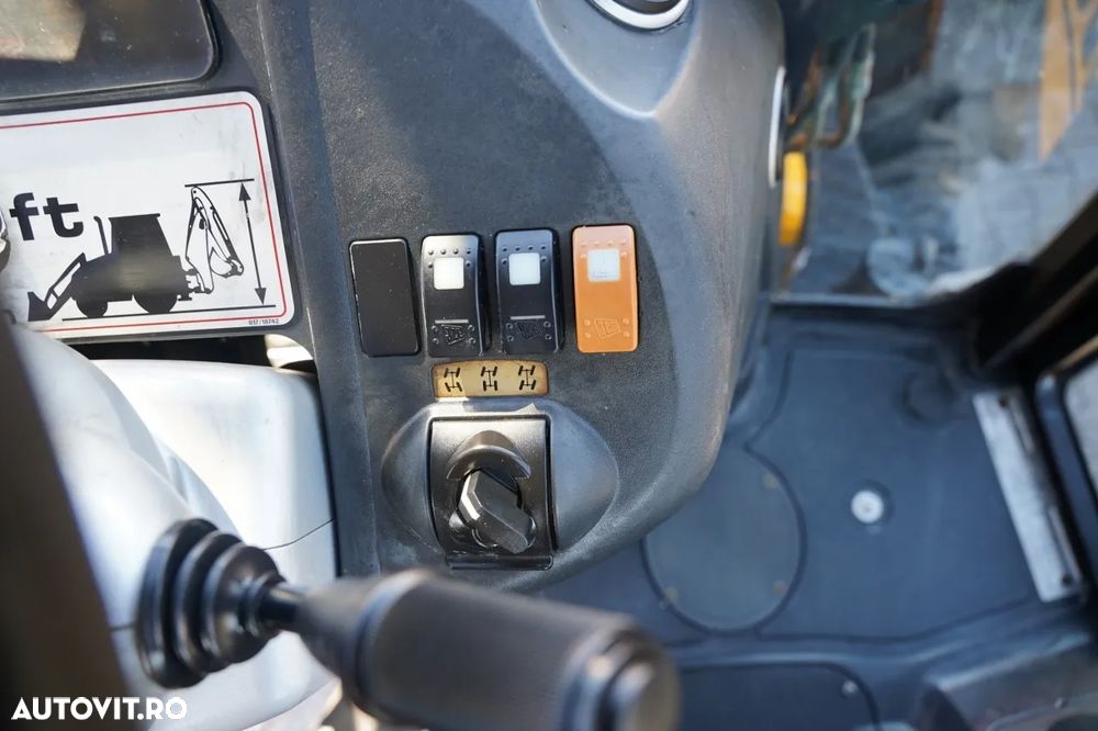 JCB 4CX / BULDOEXCAVATOR / 6.200 ORE / DIRECȚIE PE TOATE ROȚILE / - 36