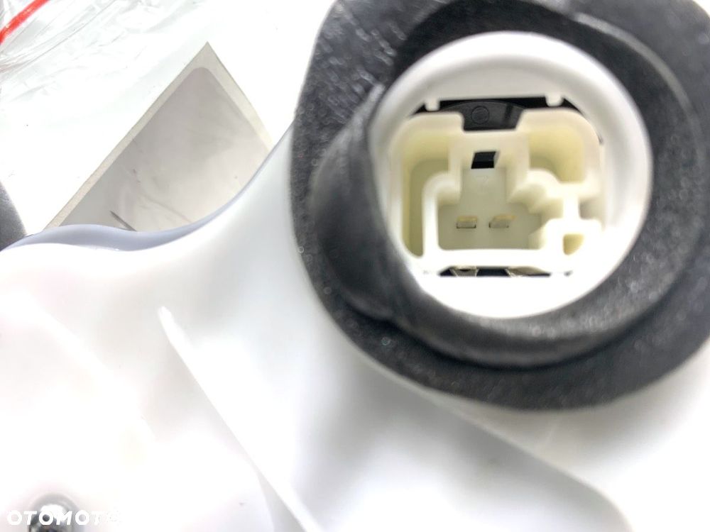 ZAMEK DRZWI PRAWY PRZÓD  SUZUKI IGNIS III (MF) 2016 - 2022 1.2 (ATK412) 66 kW [90 KM] benzyna 2016 - 4