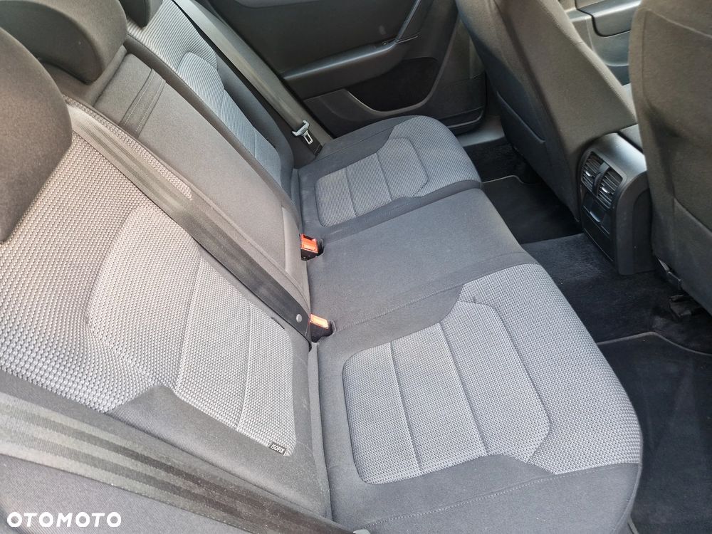 Volkswagen Passat 2.0 Blue TDI SCR Comfortline - 17