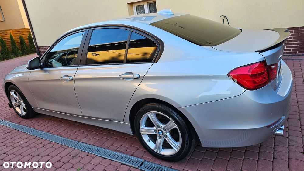 BMW Seria 3 328i xDrive Sport-Aut Sport Line - 28