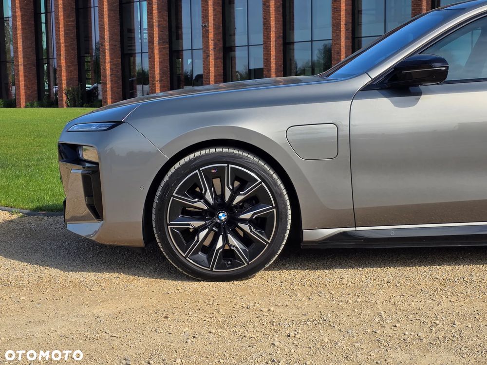 BMW Seria 7 M760e PHEV xDrive sport - 4