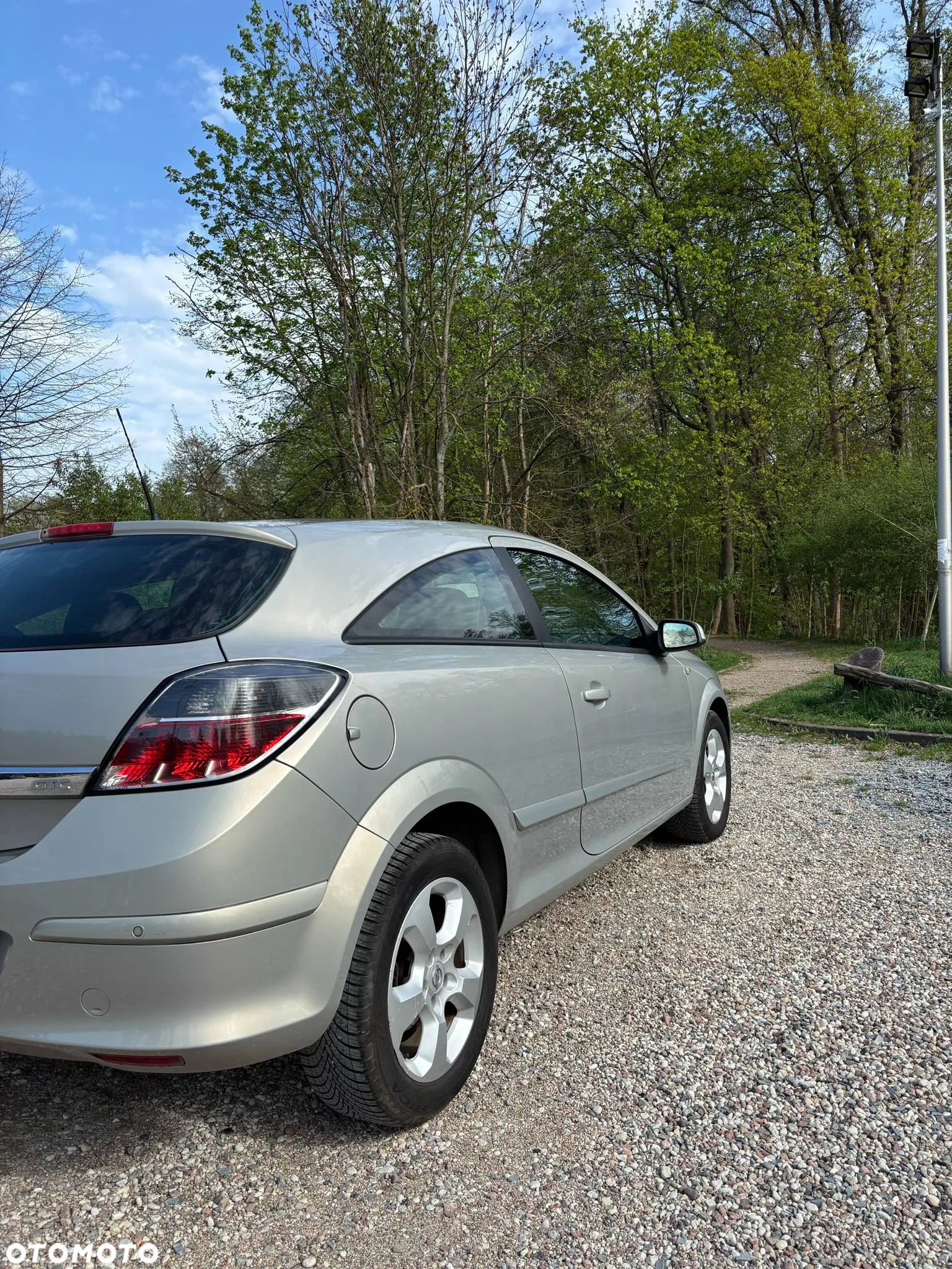 Opel Astra III GTC 1.6 Cosmo - 3