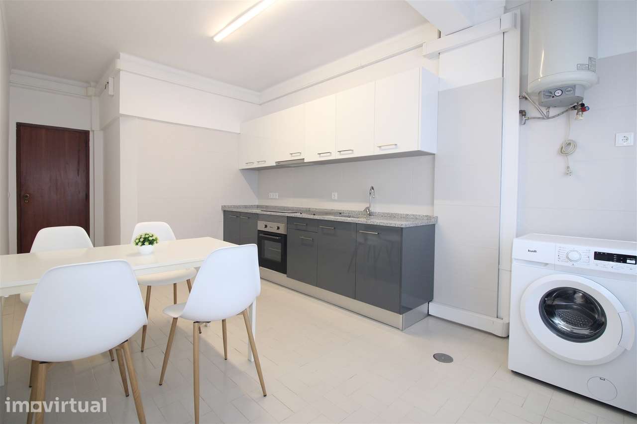 Apartamento T2 mobilado e equipado, Zona de Celas / Olivais - Grande imagem: 2/10