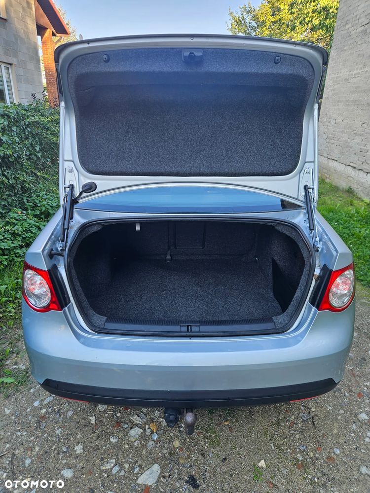 Volkswagen Jetta - 12