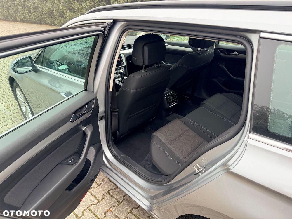 Volkswagen Passat 2.0 TDI SCR DSG Comfortline - 5