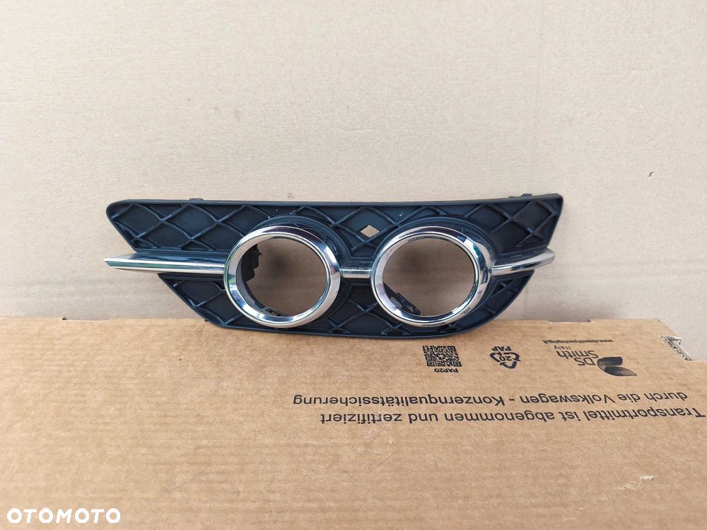 Mercedes W204 LIFT kratka zderzaka prawa przód chrom 204.880.3524 - 2