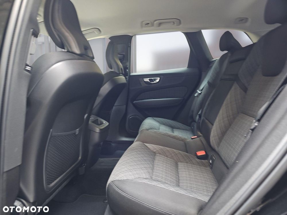 Volvo XC 60 B4 B Essential - 10