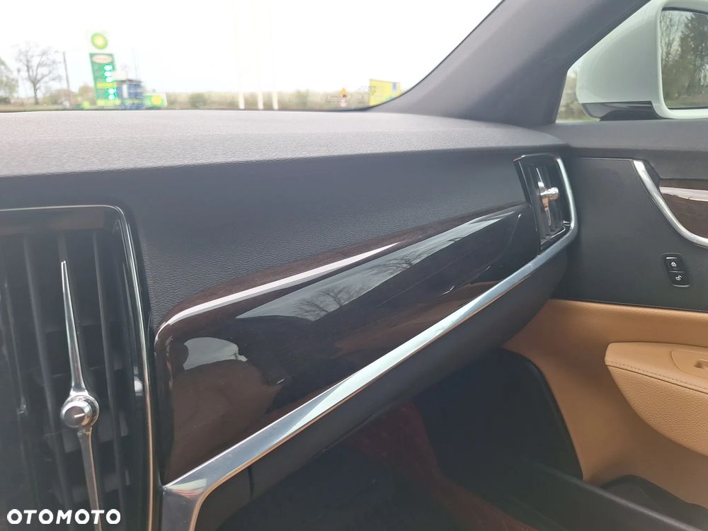 Volvo S90 T6 AWD Momentum - 24