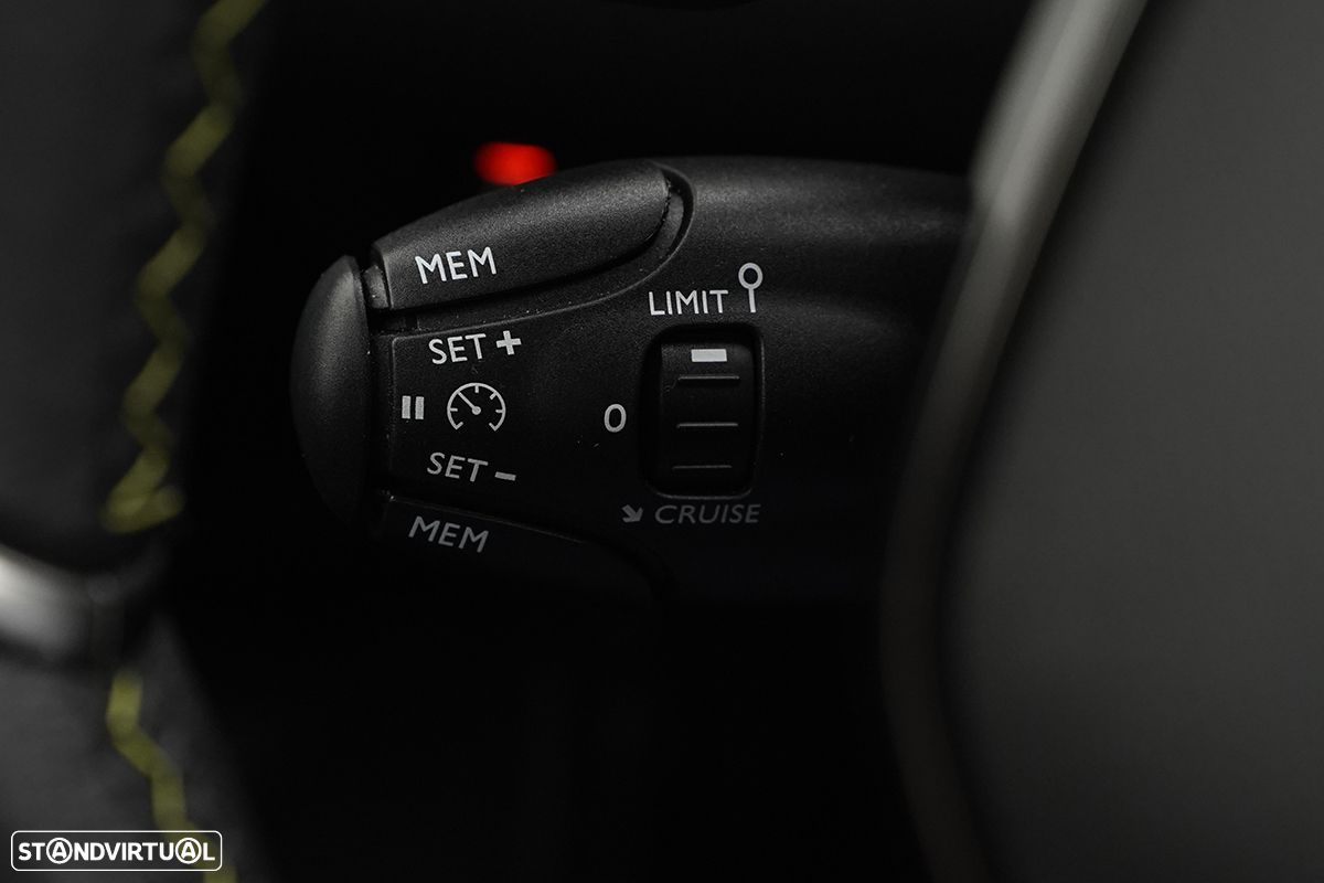 Peugeot 2008 1.2 PureTech GT EAT8 - 19