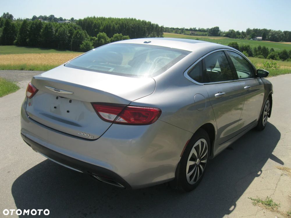 Chrysler 200 - 5