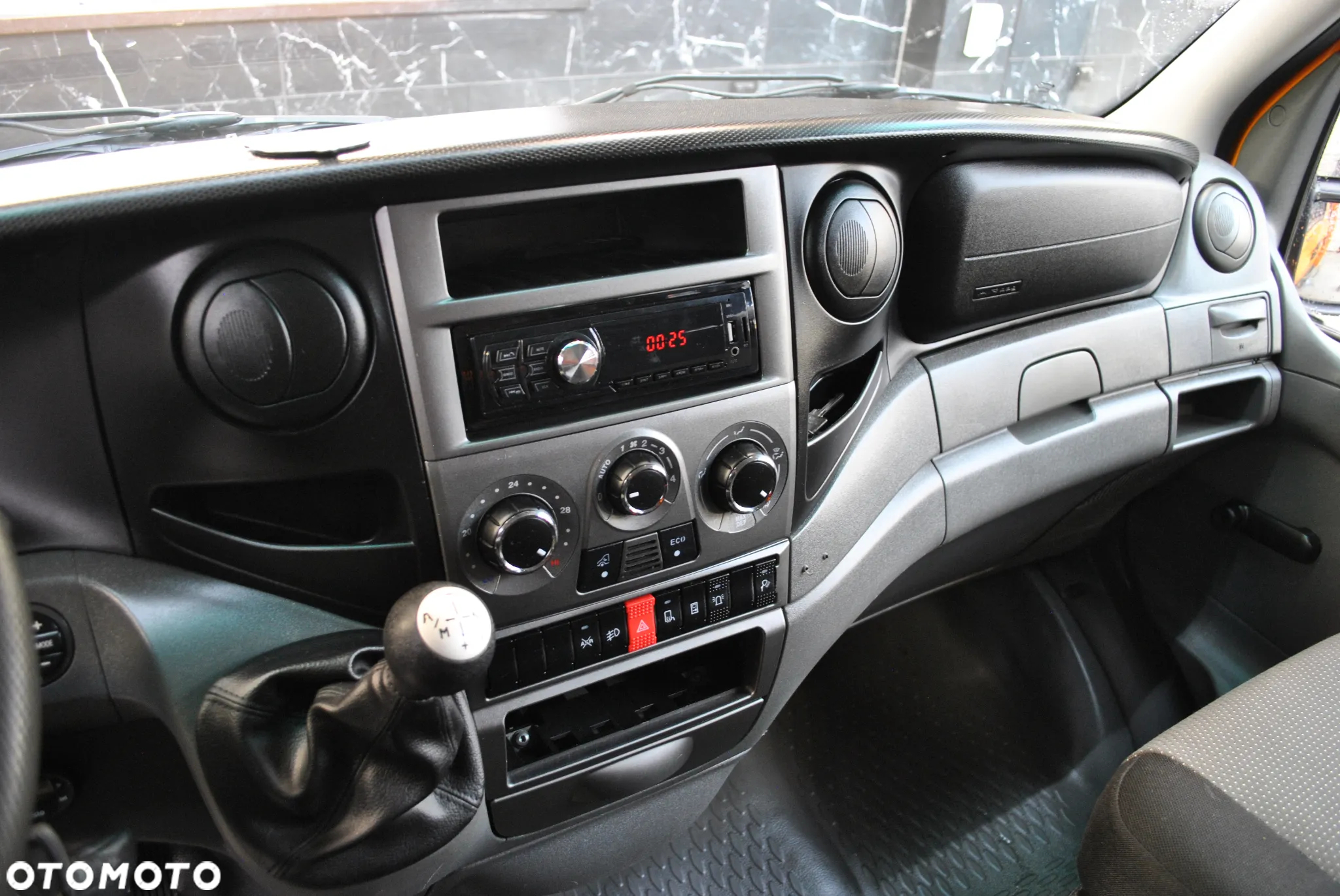 Iveco Daily 29L13 Doka Dubel Kabina Brygadówka Hak Plandeka Automatyczna Skrzynia Webasto 7 Miejsc Obsługa Dróg Autostrad - 9