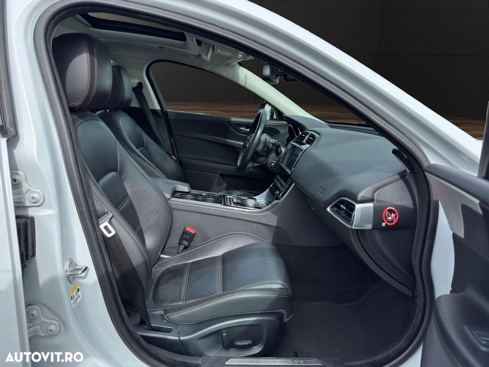 Jaguar XE - 15
