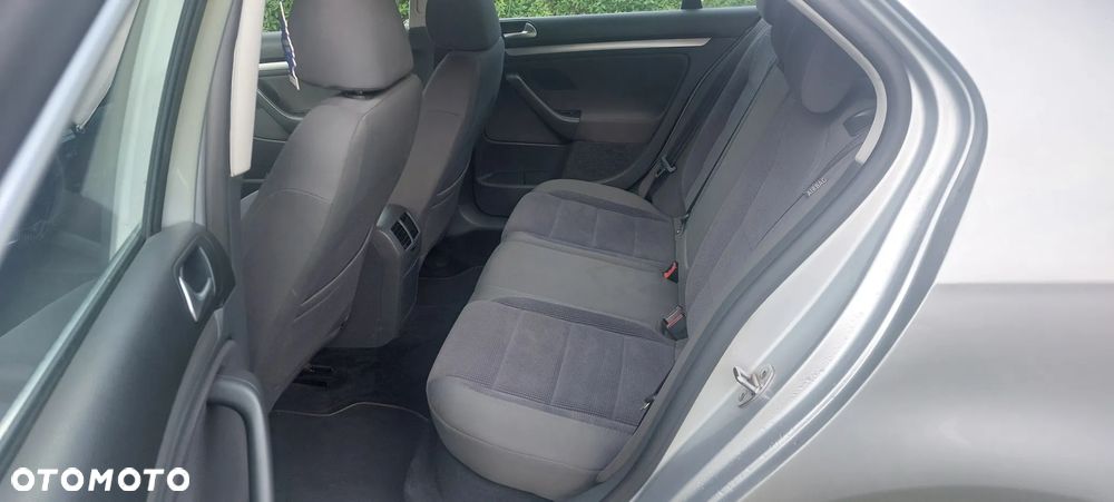 Volkswagen Jetta 1.9 TDI United - 13