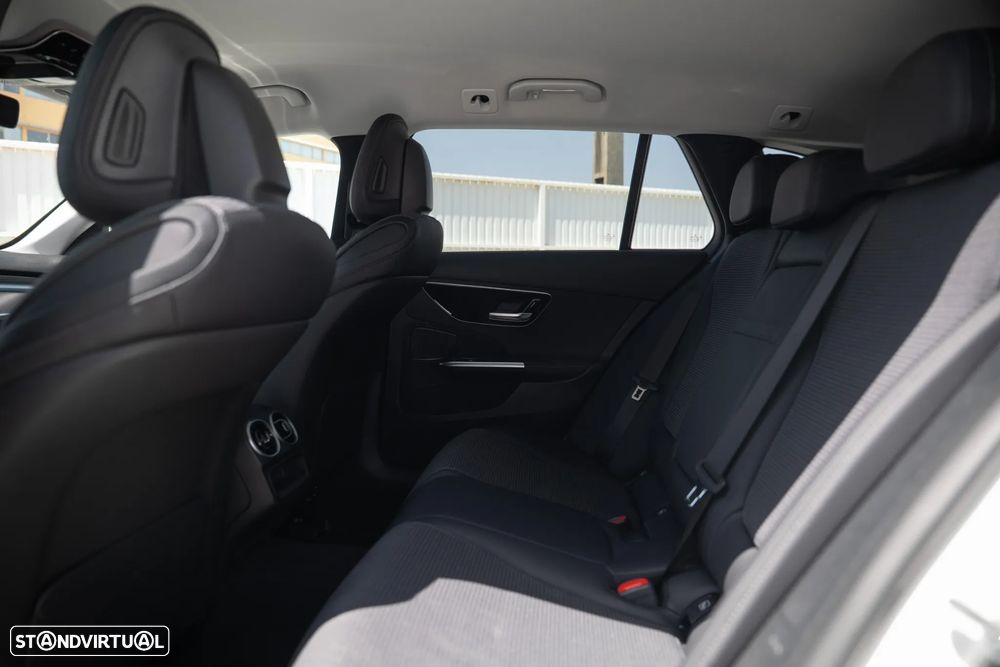 Mercedes-Benz C 300 e Avantgarde - 40