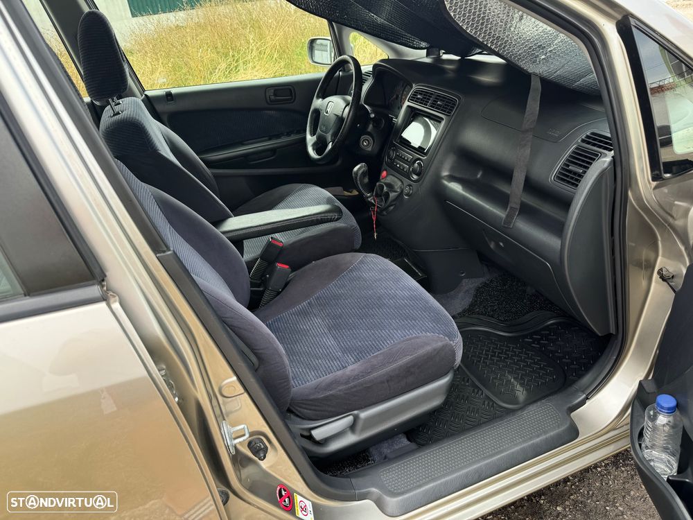 Honda Stream 1.7 ES - 11