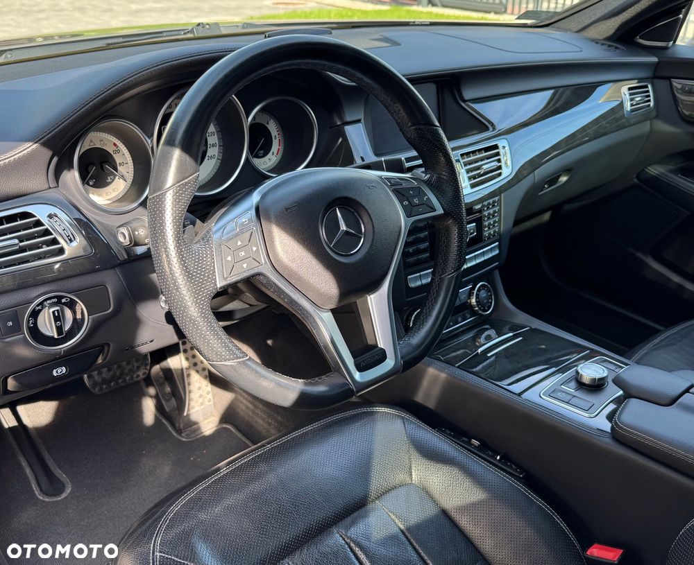 Mercedes-Benz CLS - 6