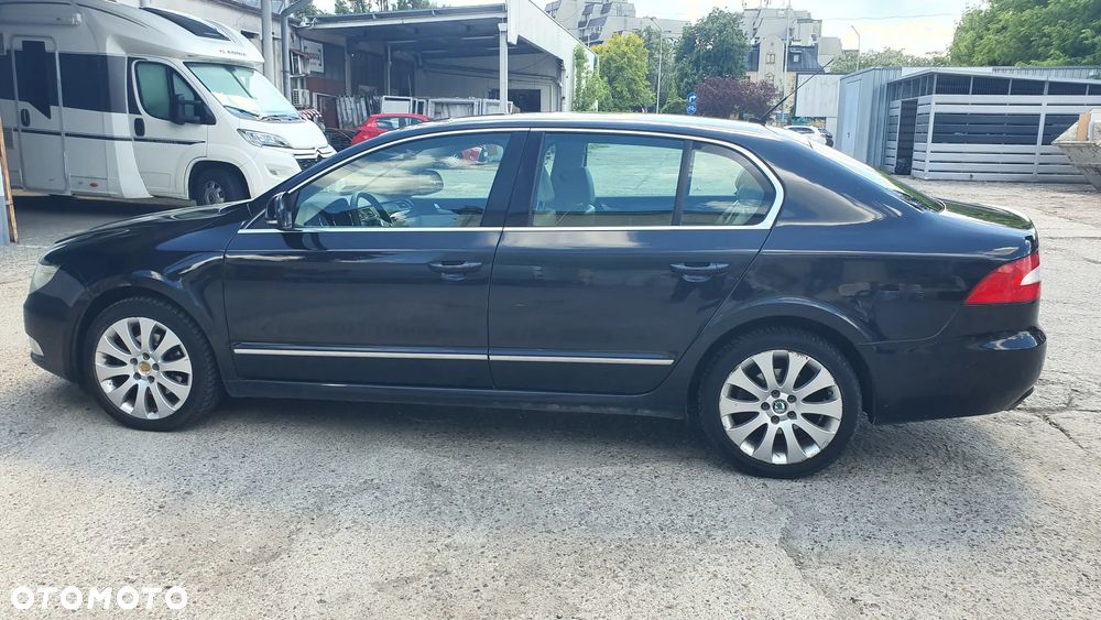 Skoda Superb 2.0 TDI Elegance DSG - 25