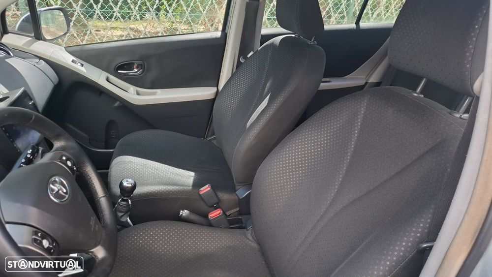 Toyota Yaris 1.4 D-4D AC Manual - 11