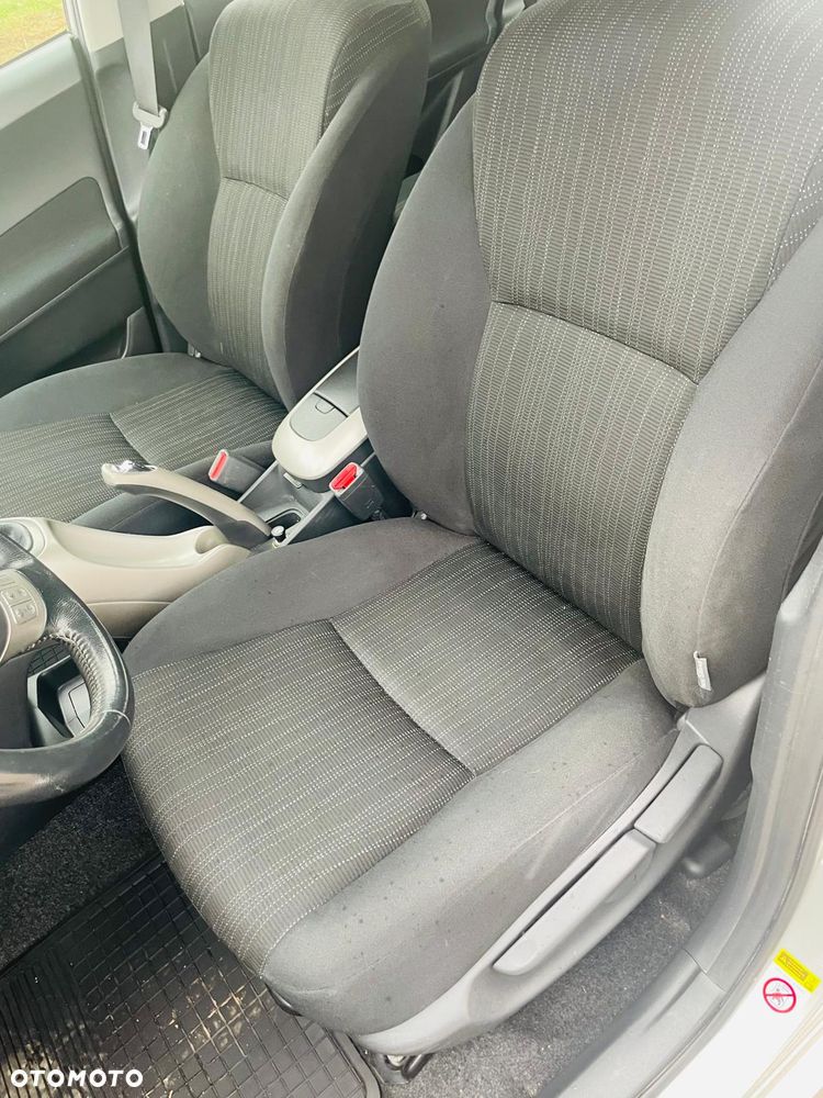 Toyota Auris 1.6 VVT-i Team - 23