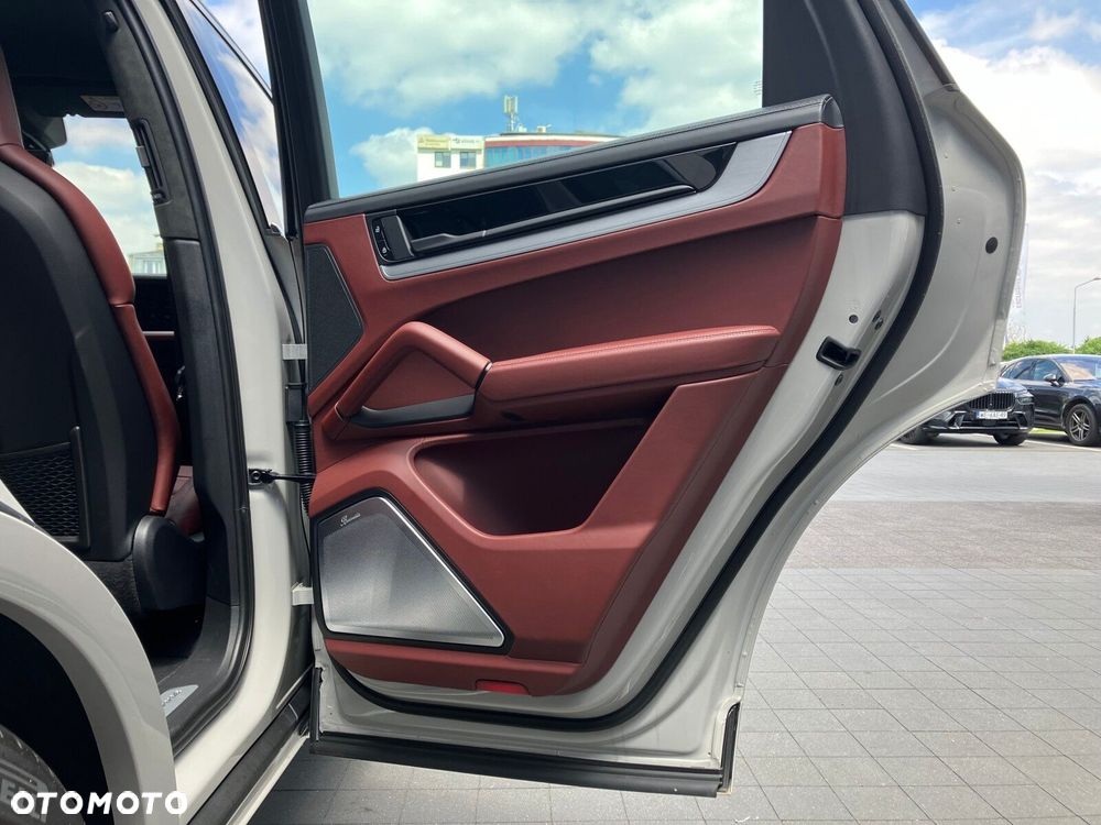 Porsche Cayenne - 12