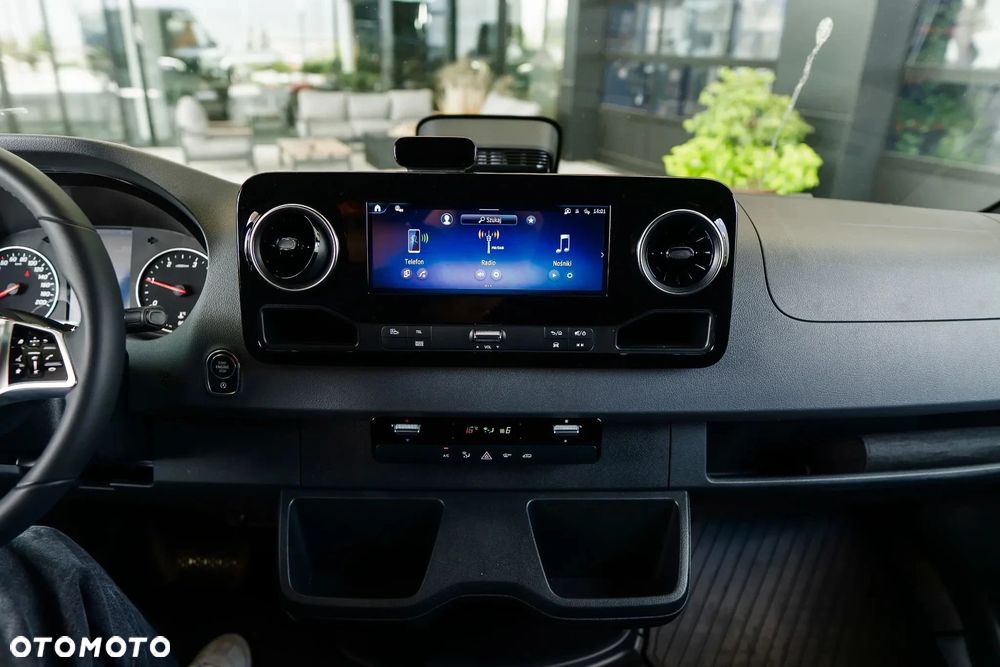 Mercedes-Benz Sprinter - 14