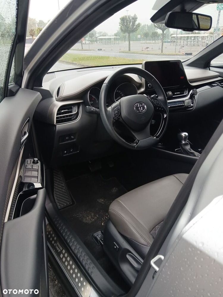 Toyota C-HR 2.0 Hybrid Executive - 18