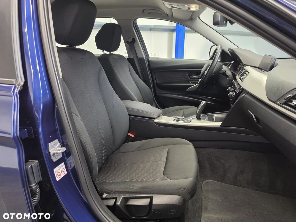 BMW Seria 3 318d Advantage - 38