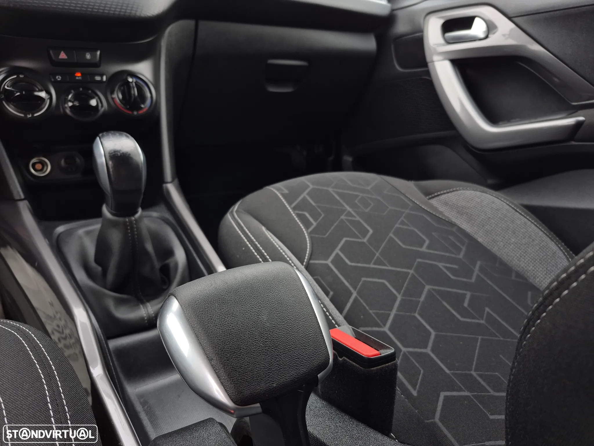 Peugeot 2008 1.2 PureTech Style - 14