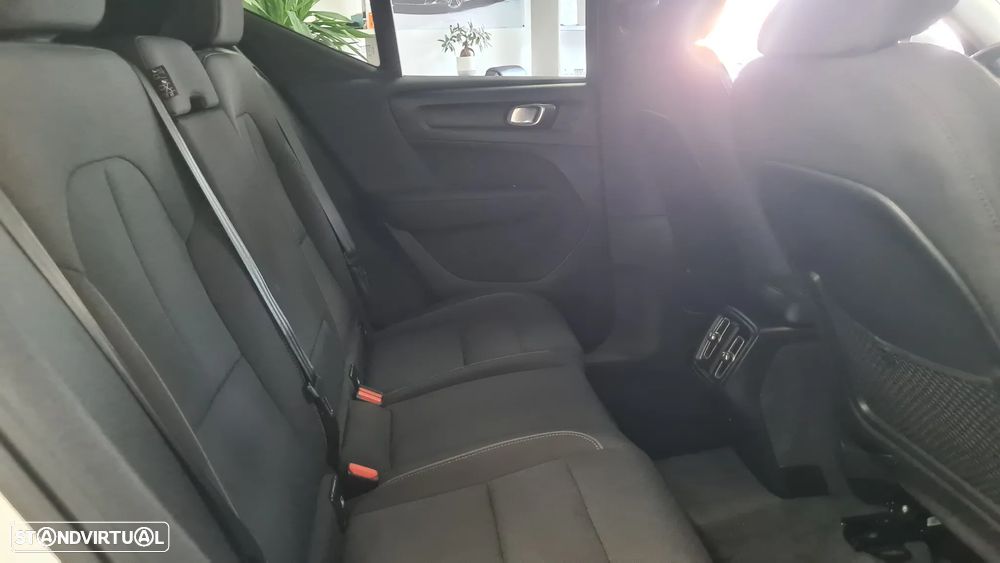 Volvo XC 40 1.5 T3 Momentum Geartronic - 27