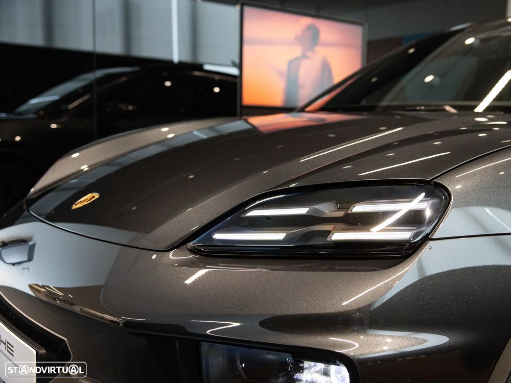Porsche Macan Electric 4 - 16
