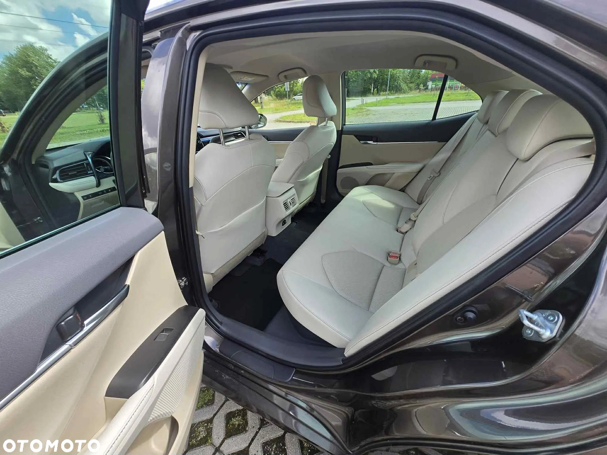 Toyota Camry 2.5 Hybrid Executive CVT - 14