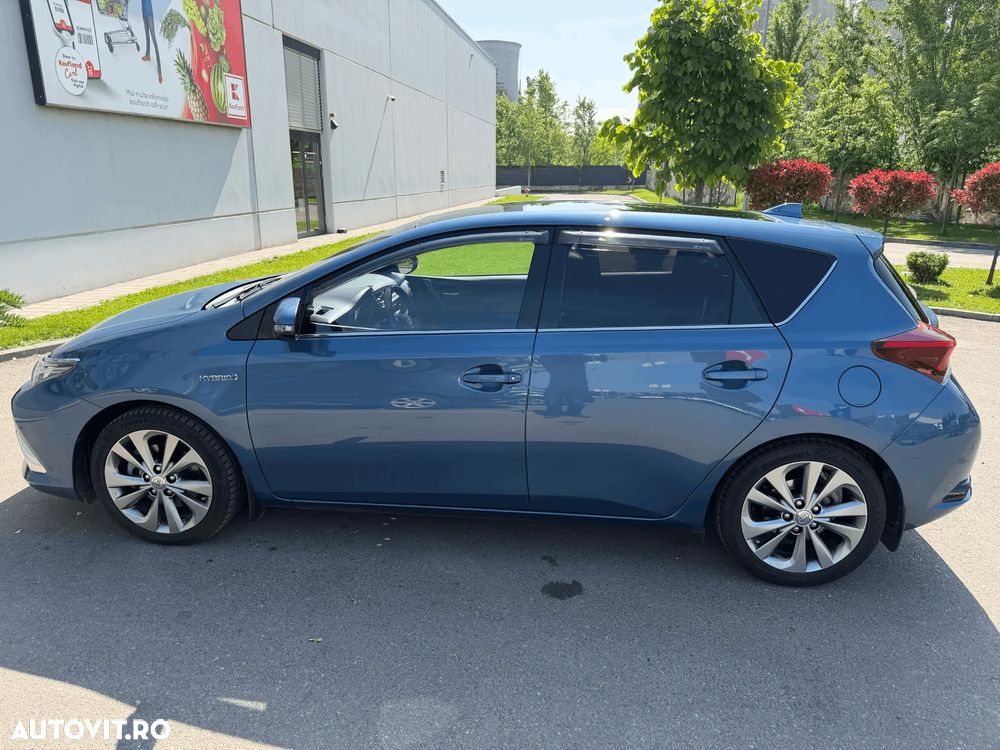 Toyota Auris 1.8 L VVT-i HSD Sol + - 4