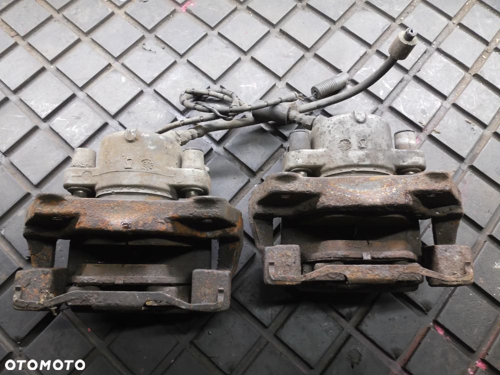 ZACISK PRZÓD PRZEDNI PRAWY BMW E39 2.5 TDS - 4